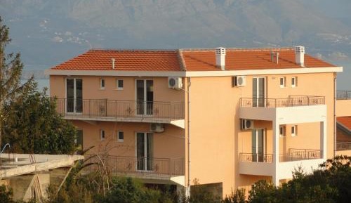 Studio with Balcony and Mountain View (1 Adult)