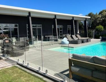 Apartment with Pool View 