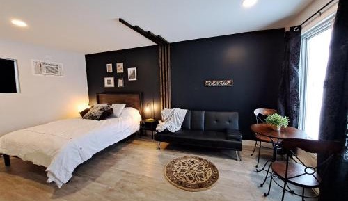 Deluxe Queen Studio 