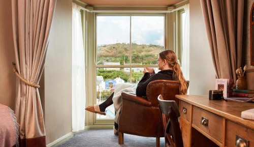 Deluxe Double Room with Side Sea View