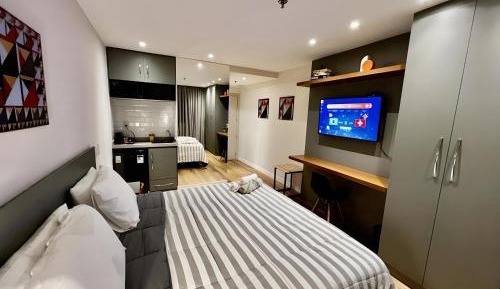Deluxe Queen Studio 