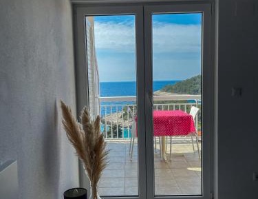 Studio Apartment with Terrace with Sea View (2 Adults)