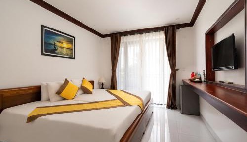 Deluxe Double or Twin Room with Pool View