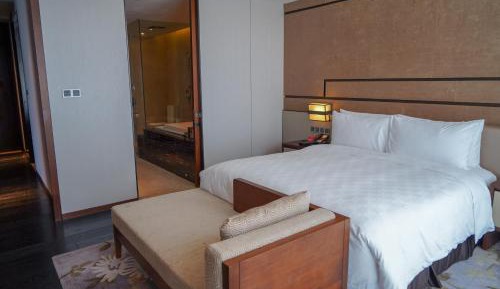 Diplomacy King Suite
