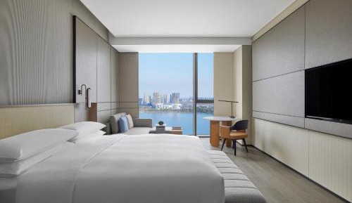 Premier King Room with Lake View