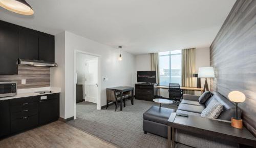 1 Bedroom Suite, 1 King, Sofa bed