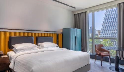 Superior King Room with City View  – Includes a 20% discount at Beira Kitchen and Ala Carte