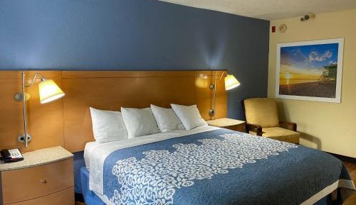 King Room with Roll-in Shower - Disability Access - Non-Smoking