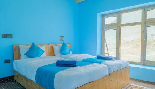 Double or Twin Room with Mountain View