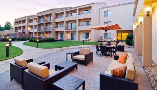 Guest room, King, Courtyard view