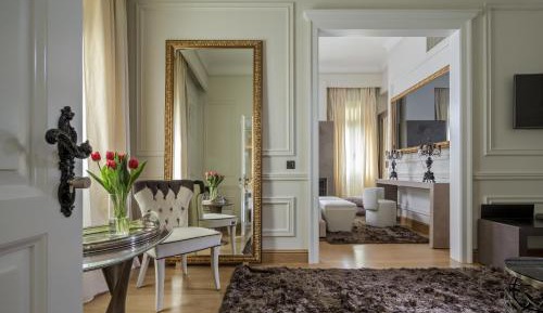 Luxury Family Room (2 Adults + 2 Children)