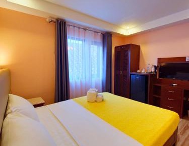 Deluxe Double Room (2 Adults + 1 Child)