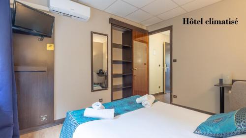 Standard Double Room - Hill Side