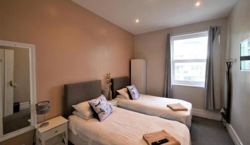 Twin Room with Private External Bathroom and Balcony