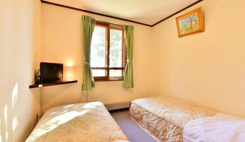 Standard Twin Room with Shared Bathroom