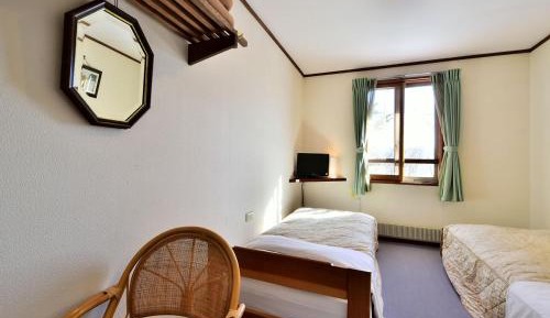 Standard Twin Room with Private Bathroom