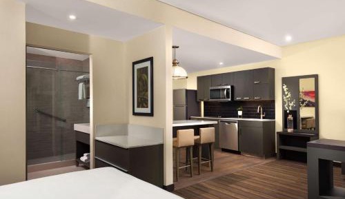 Studio with Two Queen Beds, Kitchen and Sofa Bed