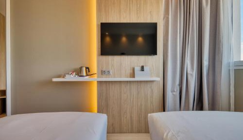 Standard Twin Room with Free Breakfast