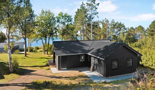Four-Bedroom Holiday Home