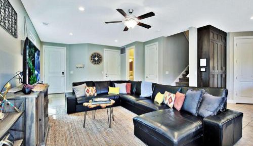 Eight-Bedroom Holiday Home