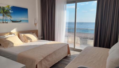 Deluxe Triple Room with Sea View