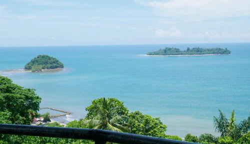 Deluxe Double Room with Side Sea View