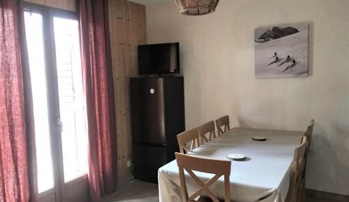 Chalet (7 Adults)