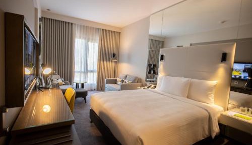 Spacious Centro Room - Queen Bed