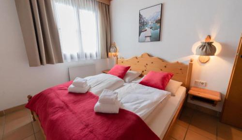 Two-Bedroom Apartment with Shower 