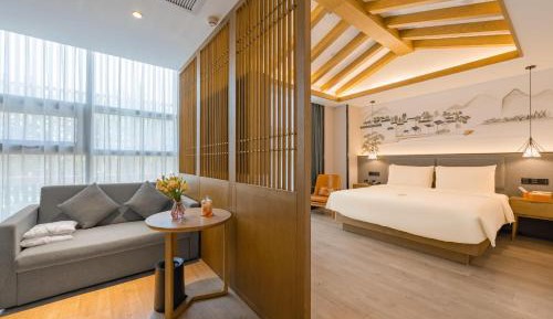 Deluxe Suite 