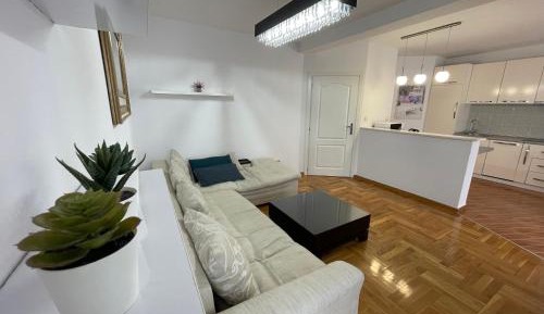 Deluxe One-Bedroom Apartment with Ocean View
