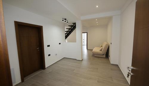 Apartment with Mountain View