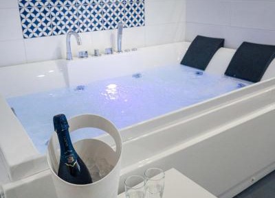 Queen Room with Spa Bath
