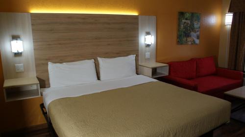 Deluxe King Room  with Sofa Bed - Non-Smoking