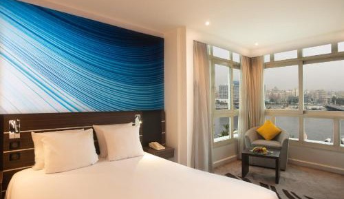 Superior Suite with One Double Bed and Sofa - River Side