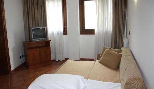 One-Bedroom Apartment with Mountain View (4 Adults) 