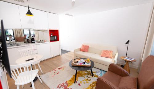 Apartment with Shower