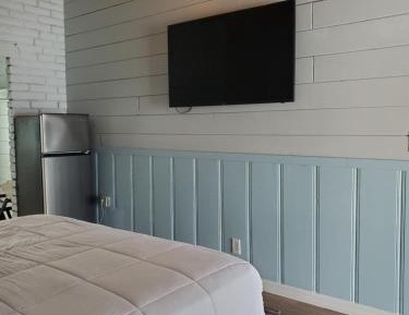 Queen Room with Pool View