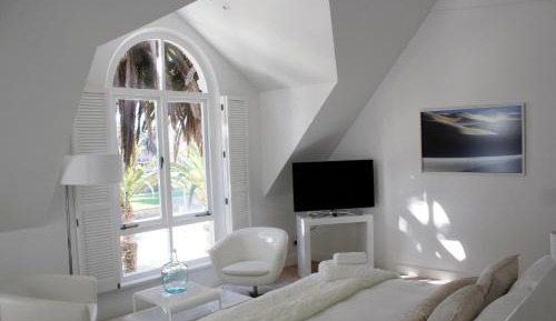 Honeymoon Suite