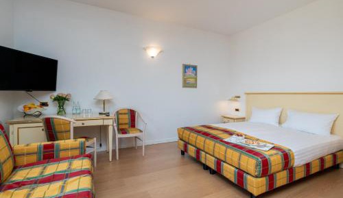 Quadruple Room with Private Bathroom