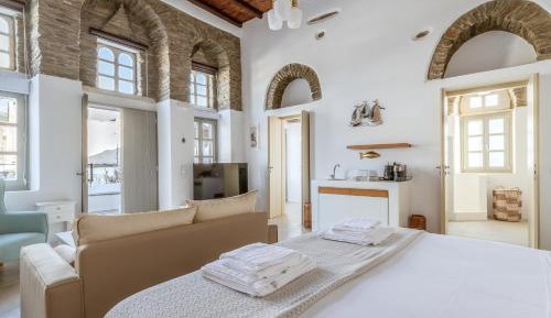 Deluxe King Suite