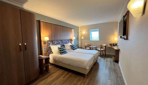 Twin Room with City View