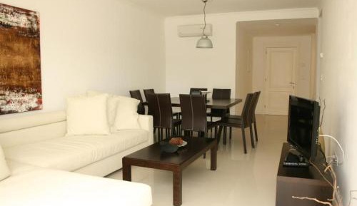 Two-Bedroom Apartment with Spa Bath