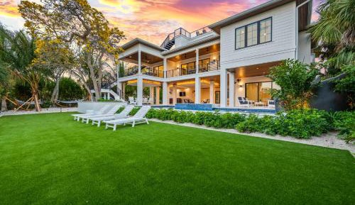 Six-Bedroom House