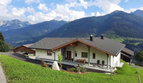 Apartment with Mountain View