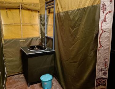 Tent (6 Adults)