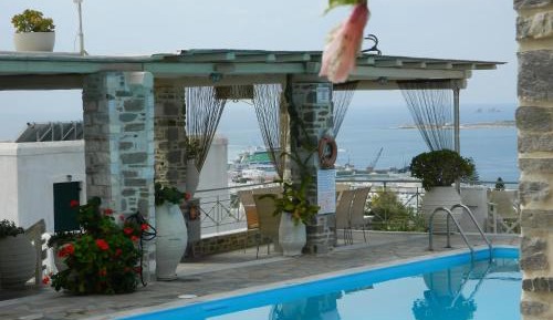 Family Room with Pool View (4 Guests)