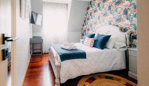 Queen Room with Shared Bathroom