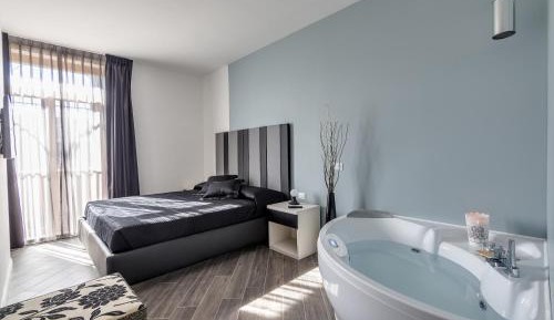 Double Room with Balcony and Hot Tub