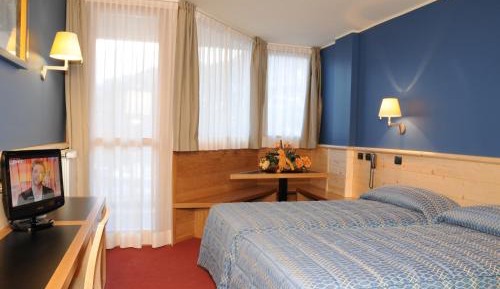 Twin Room with Balcony and Mountain View